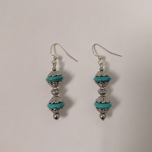 Cool earring with Turquoise!